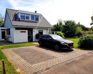 Parkplatz und Eingang zum Bungalowpark De Parel - WELMOED, ein komfortables Ferienhaus in De Dennen, Texel.