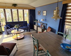 Vakantiepark De Bremakker - Ta Lme - Akkerveld 30, lichte woonkamer van vakantiehuis in De Dennen, Texel, Waddeneilanden.