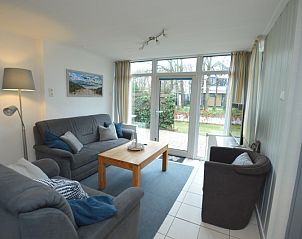 Gemtliches Wohnzimmer des Ferienhauses de Parel 194 in De Dennen, Texel mit viel Licht.