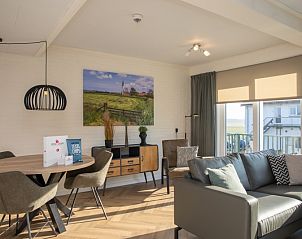 Stylish sitting area in Apartment Bos en Duin 28, De Dennen, Texel, with modern furnishings and lots of natural light.