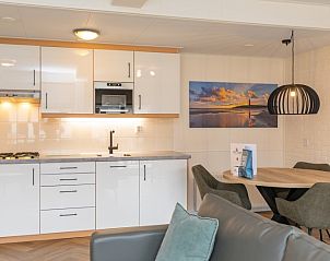 Modern kitchen in Apartment Bos en Duin 28, De Dennen, Texel, fully equipped for a comfortable stay.