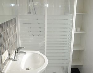 Stilvolles Badezimmer mit Dusche im Ferienhaus Villetta fr 6 Personen, De Dennen, Texel.