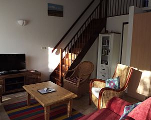 Stilvolle Einrichtung des Ferienhauses Gortersmient 246 in De Dennen, Texel, mit komfortablen Mbeln und warmer Dekoration.