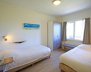 Second bedroom in Apartment Bos en Duin 31, Texel with two single beds and a serene atmosphere.