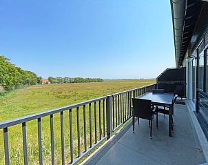 Spacious balcony of Apartment Bos en Duin 31 in De Dennen, Texel with beautiful views of the surrounding nature.