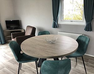 Dining room in Villetta disabled vacation home, cozy dining on Texel.