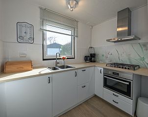 Moderne keuken in Swalefie vakantiewoning, De Dennen, Texel, met alle gemakken voorzien.