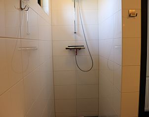 Modern shower in Holiday home Gortersmient 324, De Dennen, Texel, perfect for a refreshing start to the day.