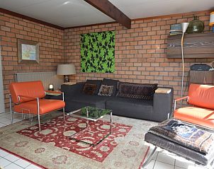 Gemtliches Wohnzimmer im Bungalow Verste Coogh 70, De Dennen, Texel, mit bequemer Sitzecke.