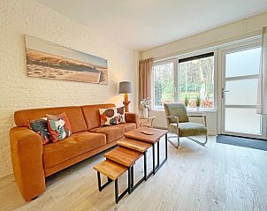 Open kitchen and dining area in Apartment Bos en Duin 08, De Dennen, Texel, ideal for a relaxing stay.