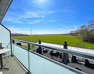 Blick vom Balkon des Appartements Bos en Duin 18, De Dennen, Texel mit Panoramablick auf die grne Umgebung.