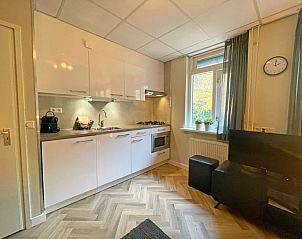 Vollstndig ausgestattete Kche im Appartement Bos en Duin 24, Texel, mit modernen Gerten und hellem Dekor.