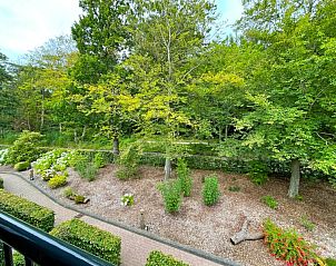 Schne Aussicht auf die grne Umgebung vom Appartement Bos en Duin 24, De Dennen, Texel, ideal fr Naturliebhaber.