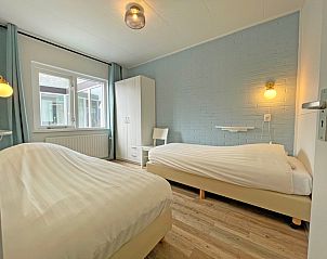 Spacious bathroom in Apartment Bos en Duin 27, De Dennen, Texel with modern amenities and sleek finishes.