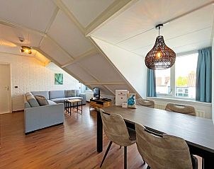 Stylish dining area in Apartment Bos en Duin 33, De Dennen, Texel with wooden dining table and atmospheric lighting.