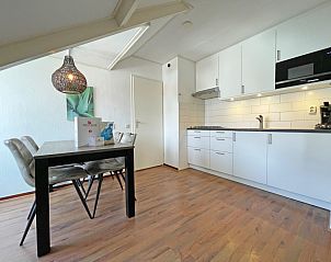 Kitchen and dining area in Apartment Bos en Duin 33, De Dennen, Texel with clean lines and modern facilities.