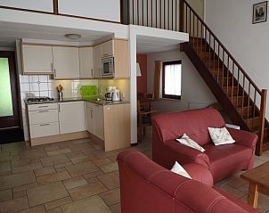 Gemtliches Wohnzimmer und Kche im Ferienhaus Gortersmient 282, De Dennen, Texel, ideal fr einen gemtlichen Aufenthalt auf den Watteninseln.