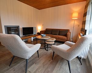 Stilvolle Einrichtung des Ferienhauses de Parel 234 in De Dennen, Texel mit modernen Mbeln.