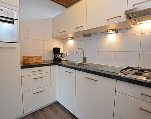 Funktionelle Kche im Ferienhaus de Parel 234, Texel mit modernen Gerten.