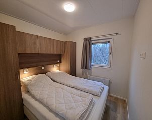 Gemtliches Schlafzimmer mit Doppelbett im Vakantiepark de Bremakker, Weideveld 75, De Dennen, Texel.