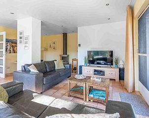 Interior space of Landhuis Tempelierweg 22 in De Dennen, Texel, with modern furnishings.