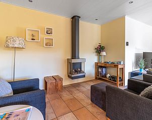 Cozy sitting area with fireplace in Landhuis Tempelierweg 22, Texel.