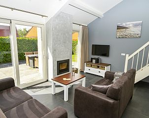 Gemtliches Wohnzimmer des Ferienhauses Gortersmient 222 im Bungalowpark Gortersmient, De Dennen, Texel.