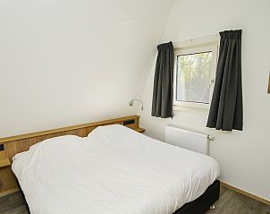 Komfortables Schlafzimmer im Ferienhaus Gortersmient 222, Bungalowpark Gortersmient, De Dennen, Texel.