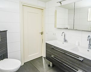 Stilvolles Badezimmer im Ferienhaus Gortersmient 222, Bungalowpark Gortersmient, De Dennen, Texel.