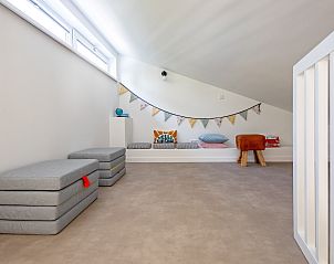 Cozy loft space in vacation home Tormentil, De Dennen, Texel, perfect for children to play.