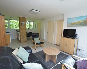 Open living room and kitchen in Holiday home de Parel 262, De Dennen, Texel.