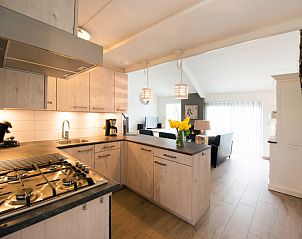 Fully equipped kitchen in Bungalowpark Gortersmient vacation home 278, De Dennen, Texel. Cooking convenience on the Wadden Islands.