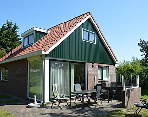 Ferienhaus 't Hoogelandt 36 in De Dennen, Texel mit sonniger Terrasse und grner Umgebung.