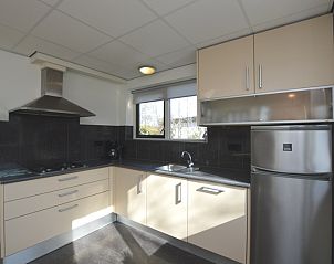 Voll ausgestattete Kche des Ferienhauses 't Hoogelandt 36, De Dennen, Texel mit modernen Gerten.