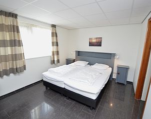 Schlafzimmer im Ferienhaus 't Hoogelandt 36, De Dennen, Texel mit bequemen Betten und ruhiger Atmosphre.