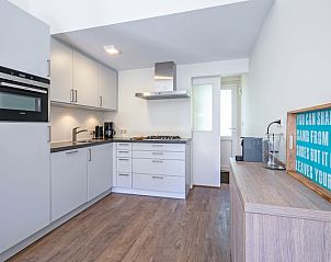 Stijlvolle keuken in vakantiehuis Gortersmient 288, Bungalowpark Gortersmient, De Dennen, Texel, compleet uitgerust voor koken.
