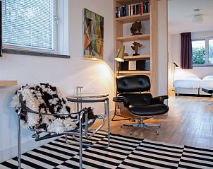 Gemtliche Leseecke in der Villa De Rode H, Bungalowpark 't Hoogelandt, Texel.