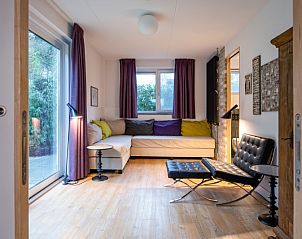 Gemtliche Sitzecke mit viel Licht in der Villa De Rode H, Bungalowpark 't Hoogelandt, Texel.