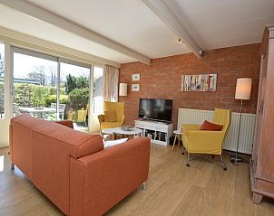 Komfortable Sitzecke im Bungalow Verste Coogh 64, De Dennen, Texel mit Gartenblick.