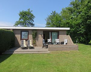 Enjoy the sun on the terrace of Bungalowpark Uterste Coogh, Bungalow 114 in De Dennen, Texel.
