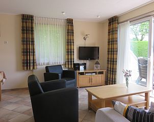 Cozy sitting area in Bungalowpark Uterste Coogh, Bungalow 114 in De Dennen, Texel, with modern amenities.