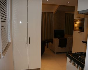 Gemtliches Wohnzimmer mit Kamin im Ferienhaus Gortersmient 354 in De Dennen Texel.