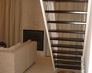 Treppe zum Obergeschoss im Ferienhaus Gortersmient 354 mit gemtlicher Sitzecke in De Dennen Texel.