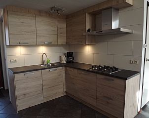 Volledig uitgeruste keuken in Vakantiehuis Gortersmient 294, De Dennen, Texel voor een comfortabel verblijf.