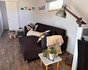 Cozy living room in Holiday Park de Bremakker - Bosveld 141, Texel with comfortable sofa and stylish furnishings.