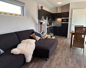 Vakantiepark de Bremakker - Bosveld 141, Texel, open kitchen and living room with comfortable sofa and dining area.