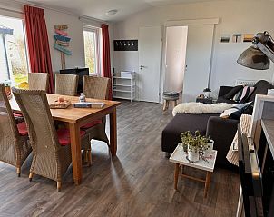 Vakantiepark de Bremakker - Bosveld 141, Texel, cozy living room with dining area and lots of natural light.