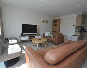 Gezellige zithoek met flatscreen TV in vakantiehuis Tempelierweg - Kogermient 18, De Dennen Texel.