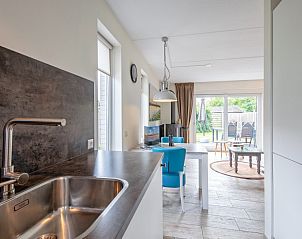 Keuken met moderne faciliteiten in Wulpenweid 14 Zeehond, De Dennen, Texel.