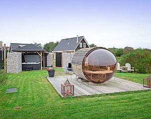 Varken in de tuin van Wulpenweid 14 Zeehond, De Dennen, Texel.